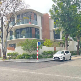 Bán biệt thự góc 2 mặt tiền Mỹ Phú 1, Phú Mỹ Hưng – Sân vườn rộng, thiết kế đẳng cấp, có thang máy